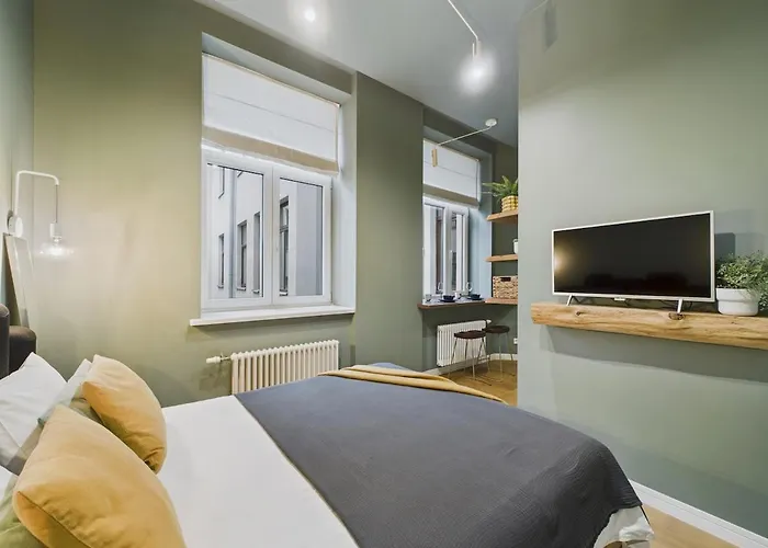 Premium Forest Themed Studio, 5 Min To Old Town Apartment