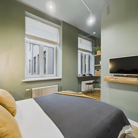 Premium Forest Themed Studio, 5 Min To Old Town Apartment